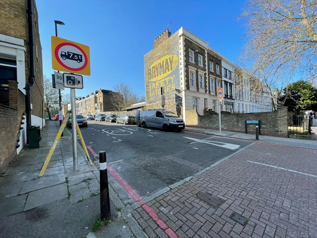 image of a weight restriction sign in new cross