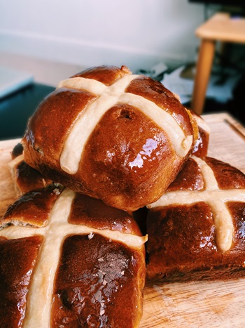 Glossed hot cross buns pilled up