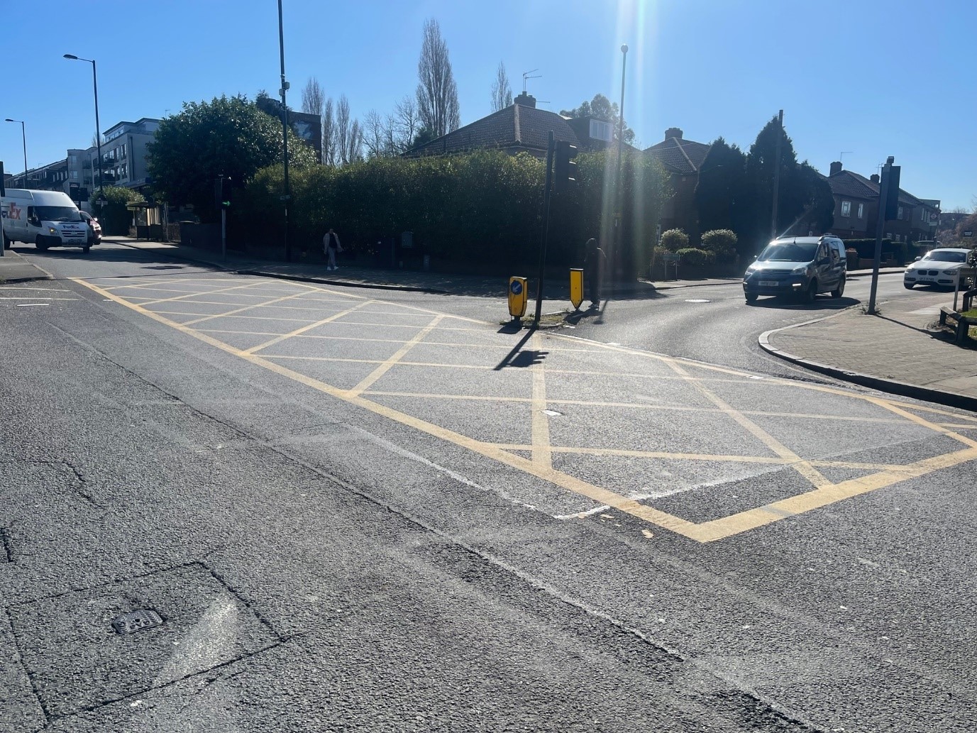 Photo showing yellow box junction at Southend Lane junction with Worsley Bridge Road.