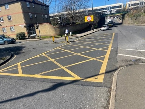 image of a yellow box junction in southend lane